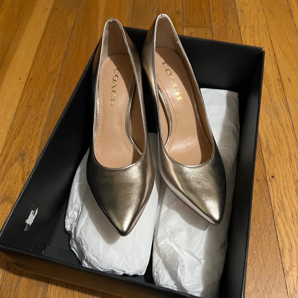 Coach Skyler Pump, color champage - Picture 3 of 8